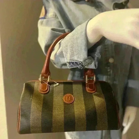 Authentic FENDI Pecan Top Handle Boston Bag Vintage handbag beautiful w/COA - Picture 4 of 17